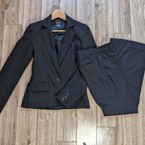 EUC Women (0) - CLUB MONACO Black Lightweight Suit